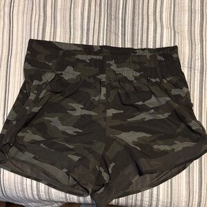 Athleta Women's Olive Camo Athletic Shorts - Mesh Racer Run Short